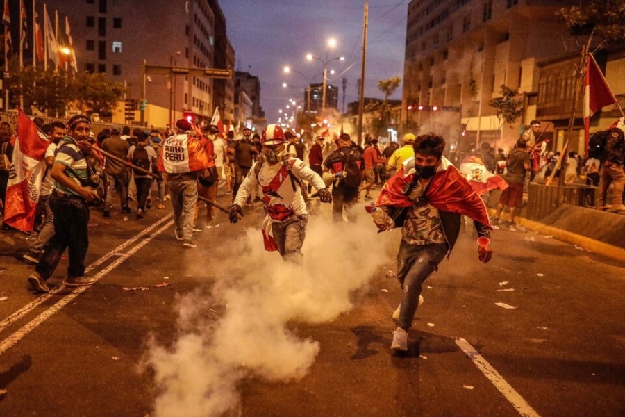 Protestas, rutas y aeropuertos bloqueados contra el nuevo gobierno de Perú