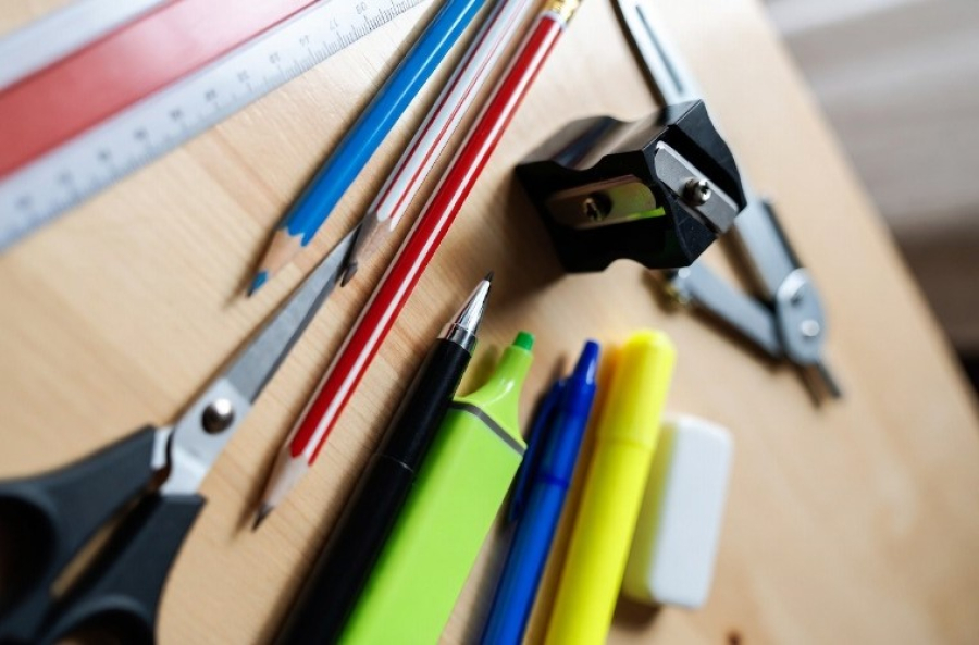 ¿Cuánto cuesta armar la mochila para el inicio de clases 2026? Comerciantes analizan precios y ventas