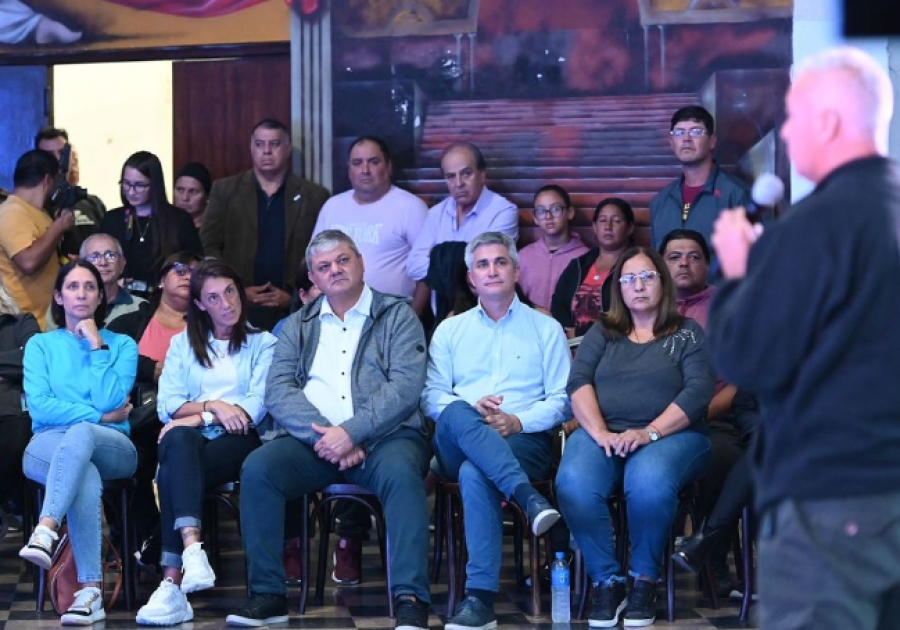 Ricci y Lenci presentaron &quot;VGG celeste y blanca&quot;