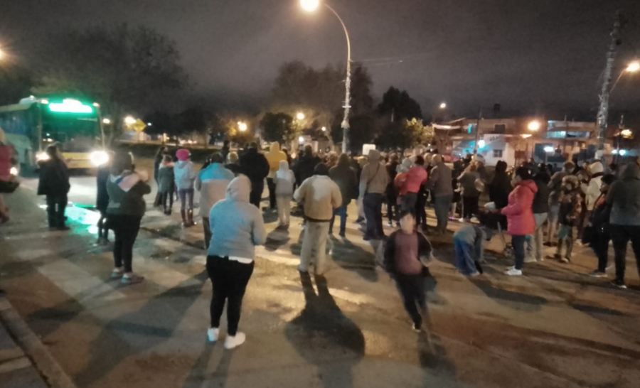 Cacerolazo y corte en Pueblo Nuevo