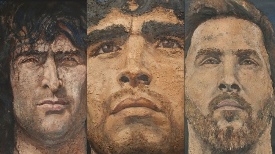 Exponen retratos de Messi, Maradona y Kempes hechos con tierra de sus pagos