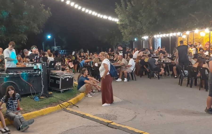 Pueblo Esther: gran convocatoria del Festi Rock con bandas locales y acompañamiento del público