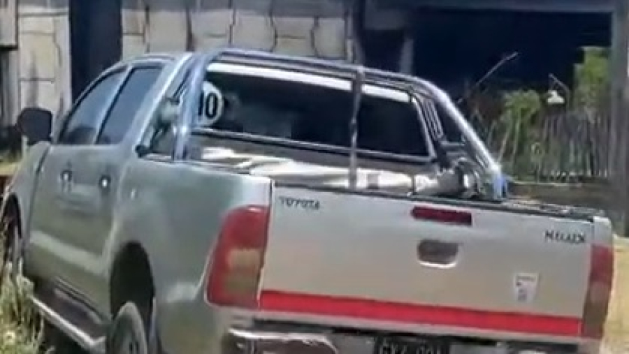 Robo de una camioneta y persecución policial en VGG: un joven aprehendido y una policía lesionada