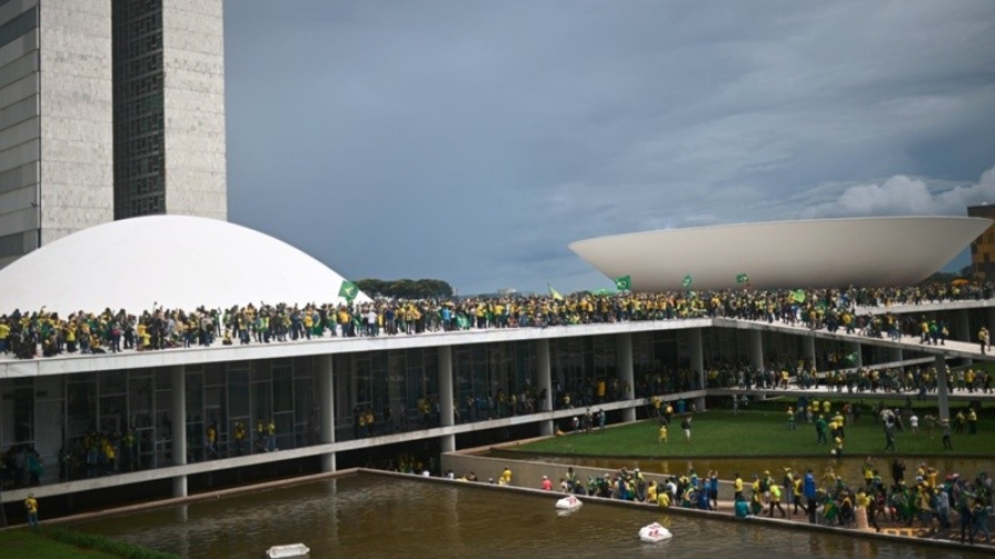 Hace horas bolsonaristas invadieron el Palacio del Planalto, el Congreso y la corte