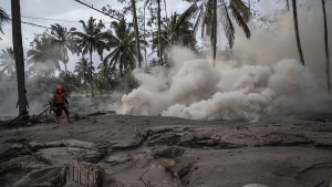 13 Muertos tras la erupción de un volcán en Indonesia