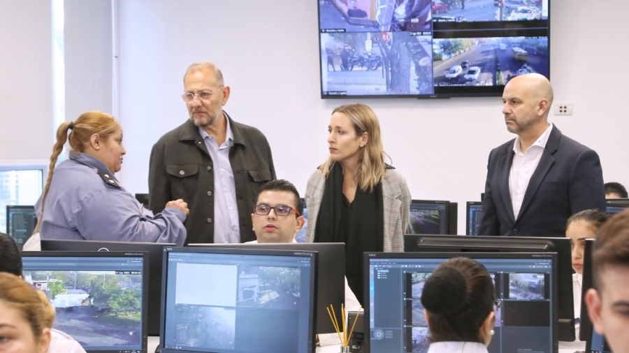 Corach y Brilloni recorrieron las nuevas instalaciones del Centro de Comando y Control de la ciudad de Rosario