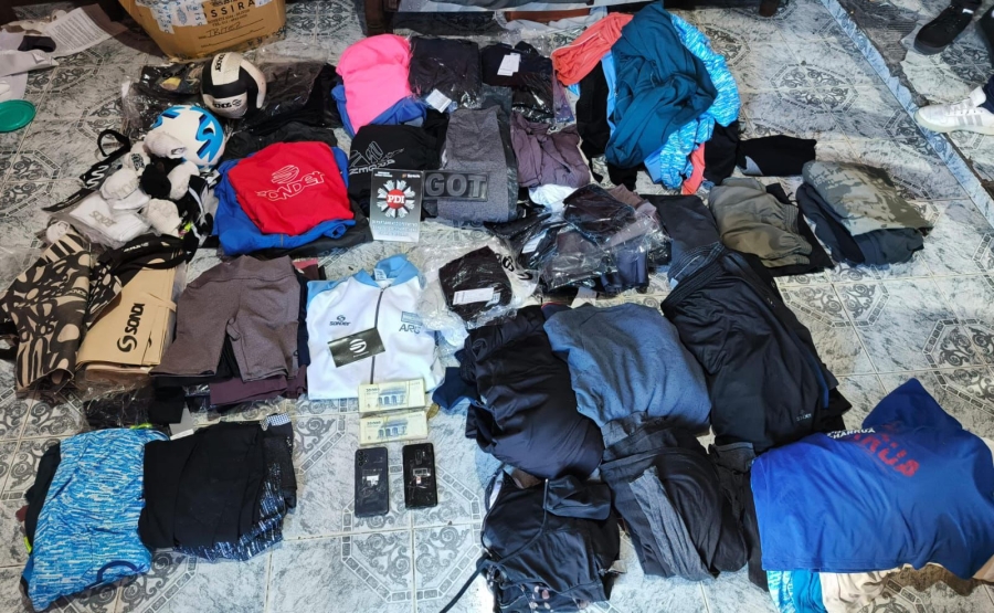 ROSARIO: LA PDI APREHENDIÓ A DOS HOMBRES Y RECUPERÓ INDUMENTARIA ROBADA A UNA IMPORTANTE FIRMA ROSARINA