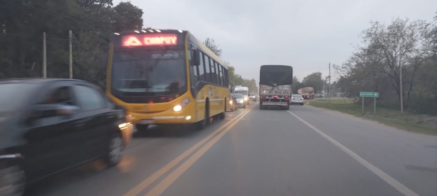 Caos en la ruta 21 por el corte de la autopista Bs As - Rosario